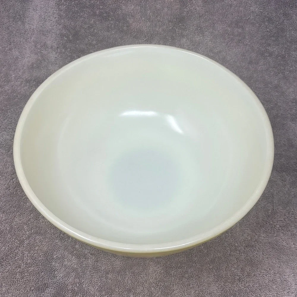 Unnumbered First Edition Vintage Pyrex Yellow Mixing Bowl 4 Qt. Bowl 404